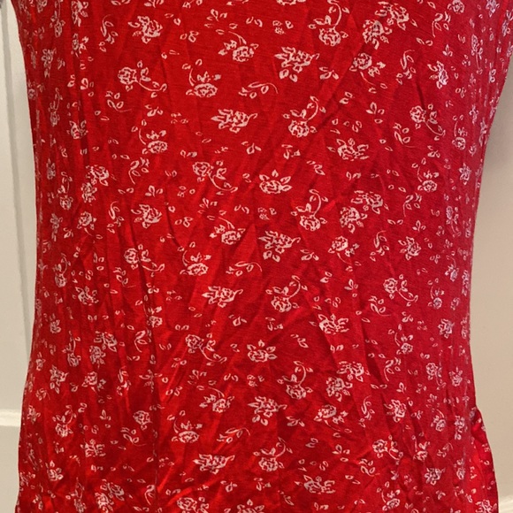 Venus Small Red with White Pattern & Lace Sleeve Detail Short Sleeve Shirt - Picture 2 of 9